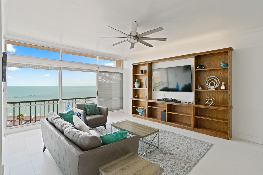 4600 Ocean Dr Property Photo 6