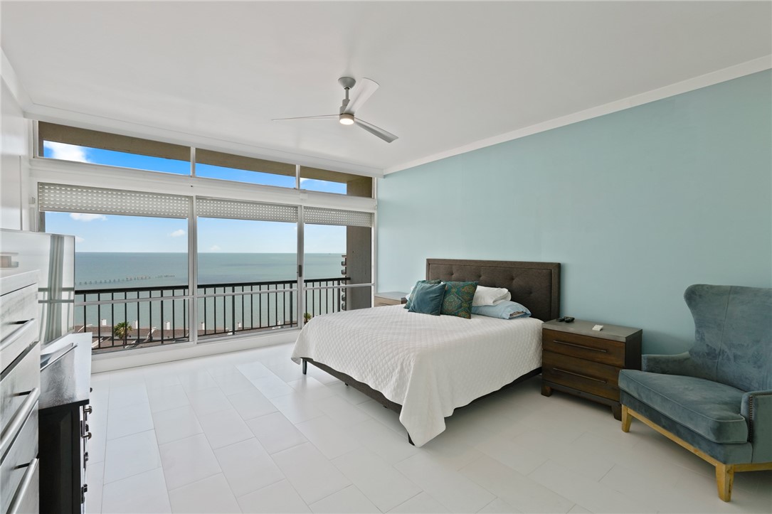 4600 Ocean Dr Property Photo 15