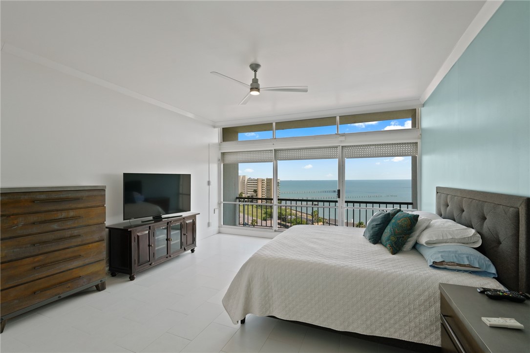 4600 Ocean Dr Property Photo 17