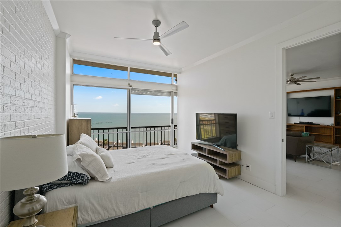 4600 Ocean Dr Property Photo 24