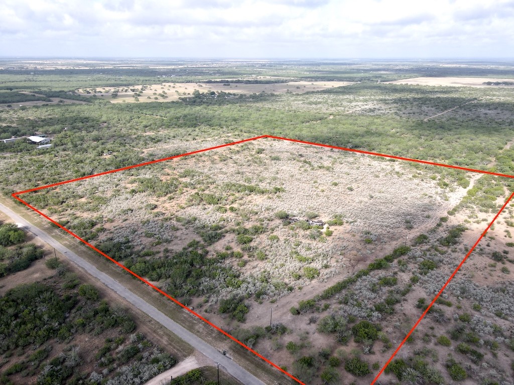 000 Timber Creek Dr Property Photo 3