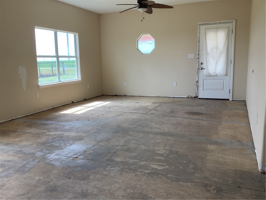 8694 County Road 1258 Property Photo 5