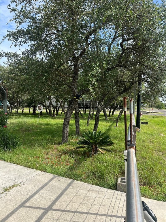 527 N Traylor Ave Property Photo 5