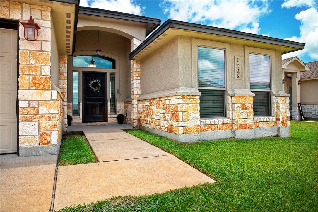 7209 Lake Tranquility Dr Property Photo 3