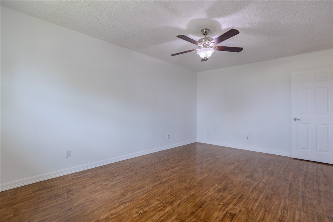 2221 Meadowgrove Dr Property Photo 12