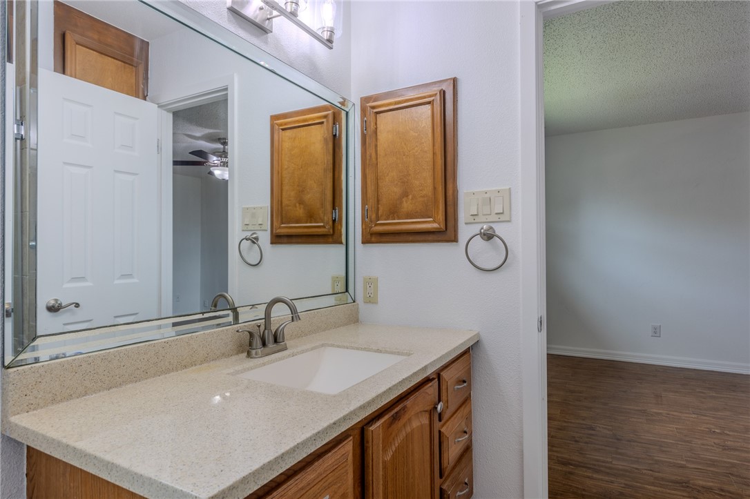2221 Meadowgrove Dr Property Photo 13