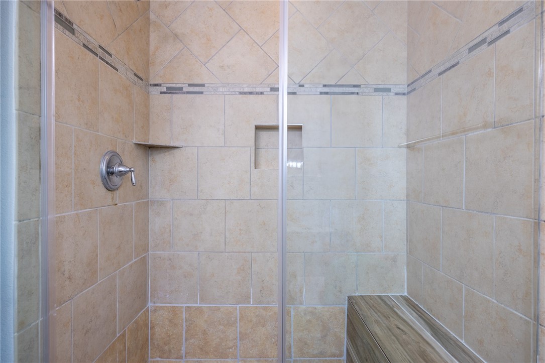 2221 Meadowgrove Dr Property Photo 15