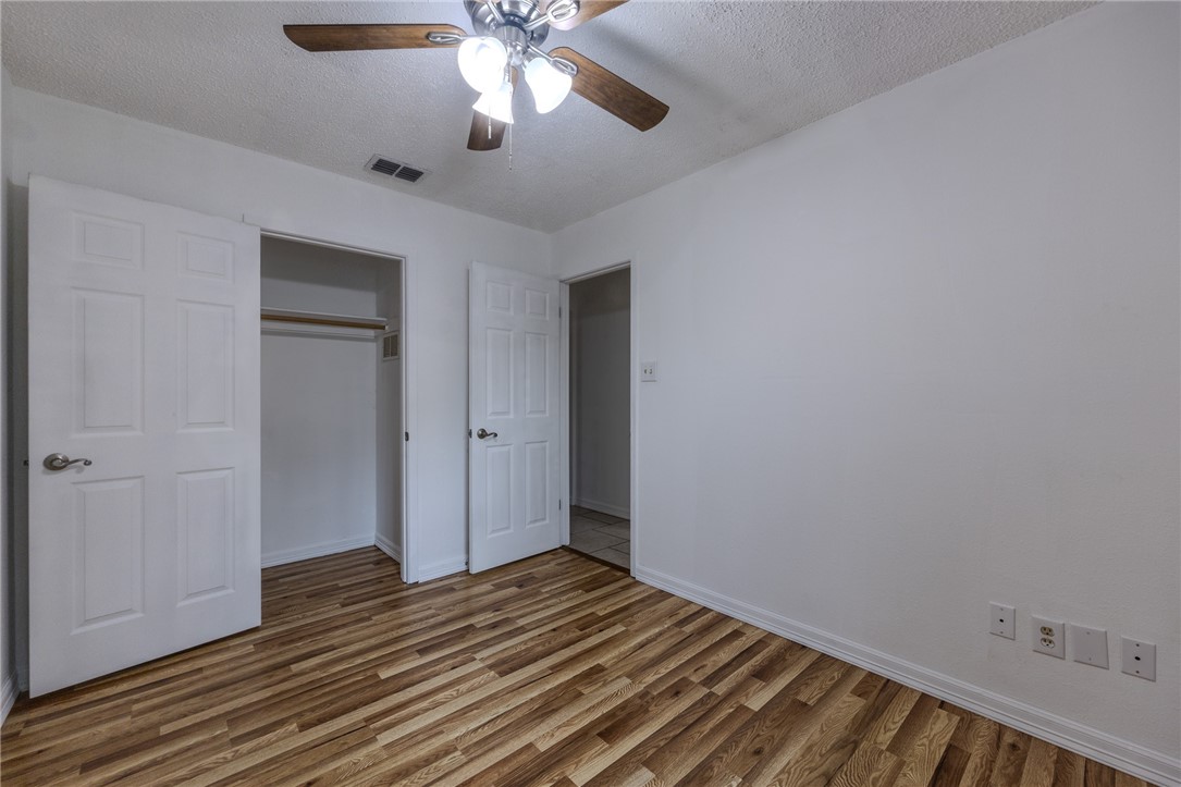 2221 Meadowgrove Dr Property Photo 17
