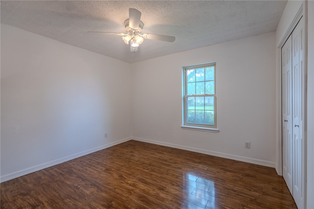 2221 Meadowgrove Dr Property Photo 19