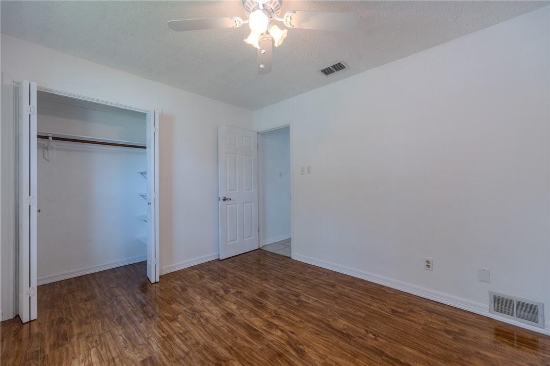 2221 Meadowgrove Dr Property Photo 21