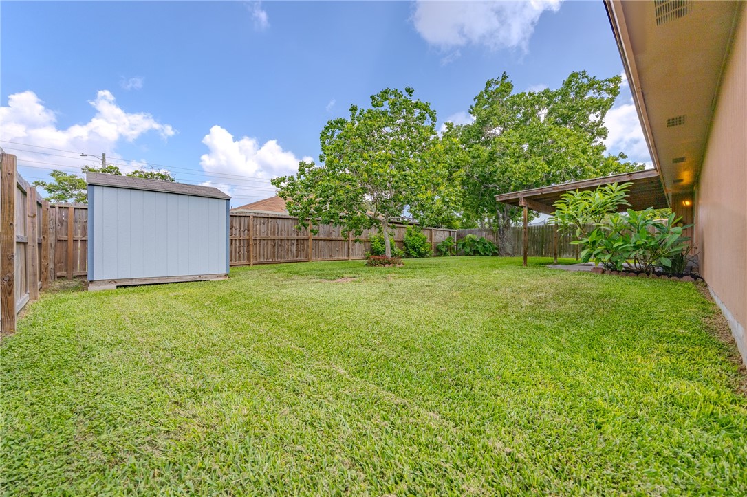 2221 Meadowgrove Dr Property Photo 26