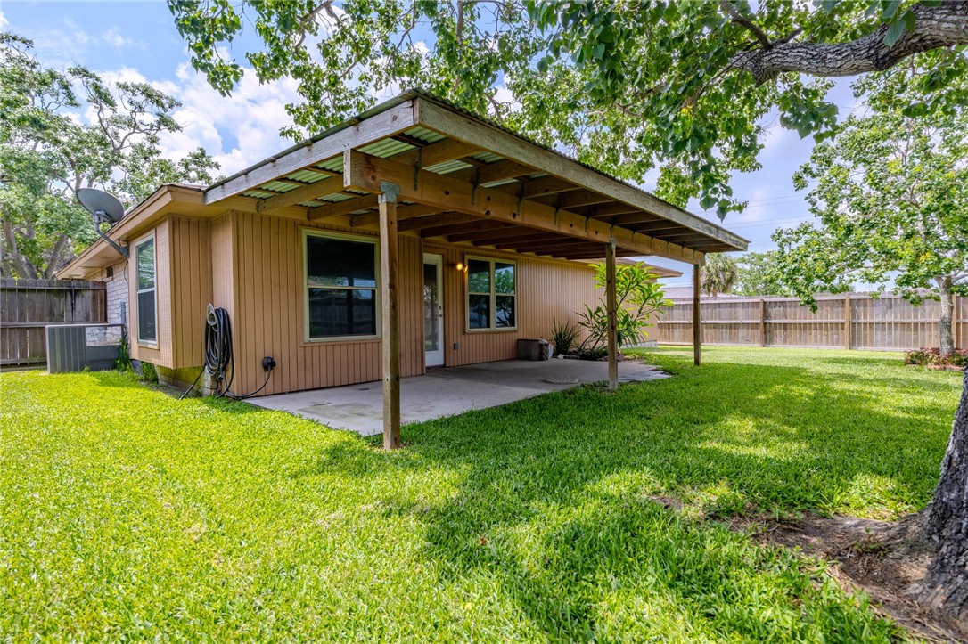2221 Meadowgrove Dr Property Photo 28