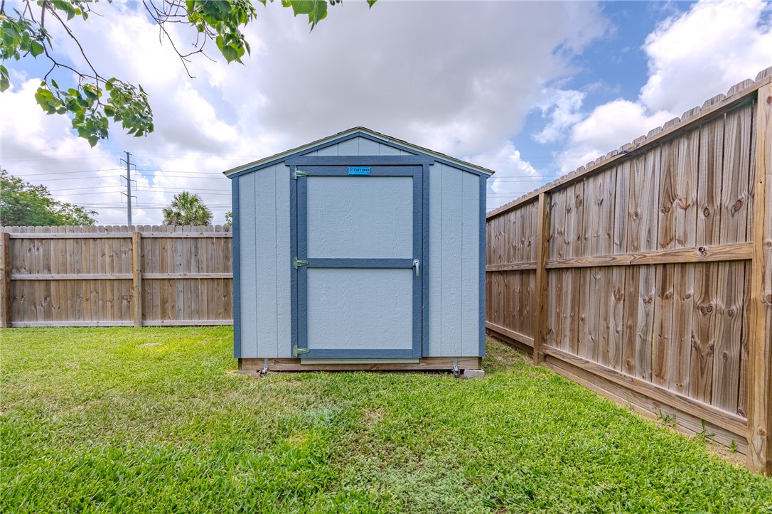 2221 Meadowgrove Dr Property Photo 30