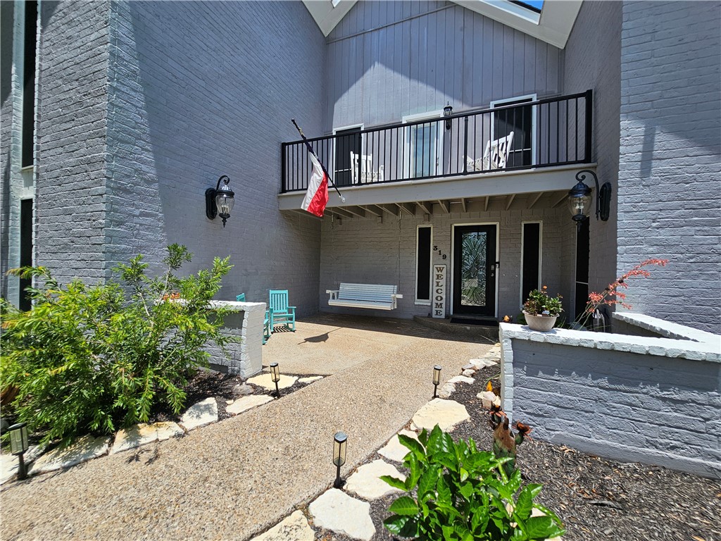 319 San Saba Dr Property Photo 3