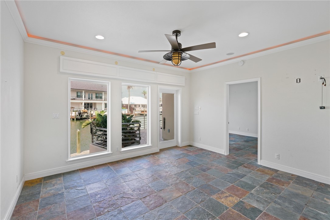 10 Kingfisher Ln Property Photo 11