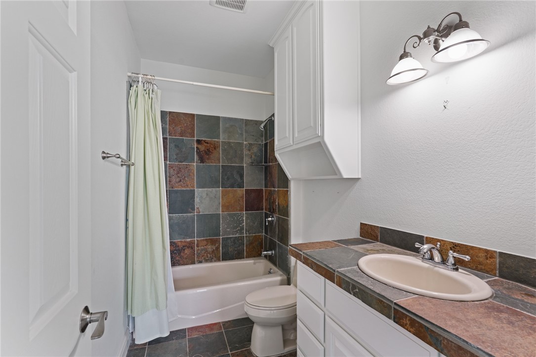 10 Kingfisher Ln Property Photo 16
