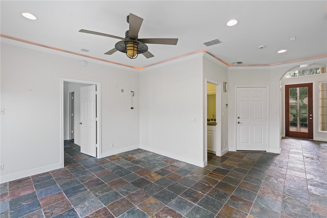 10 Kingfisher Ln Property Photo 17