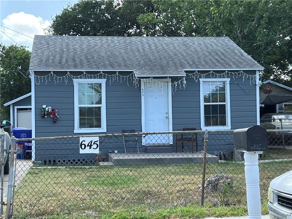 645 Vera Cruz St
