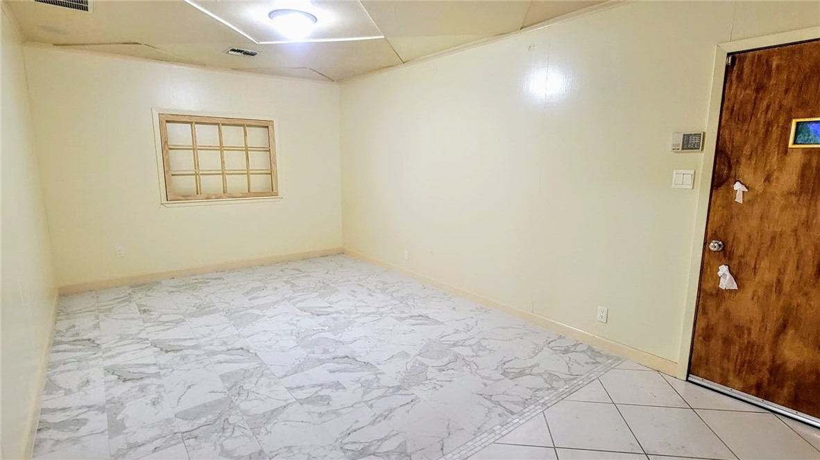 1226 Euclid Cir Property Photo 3