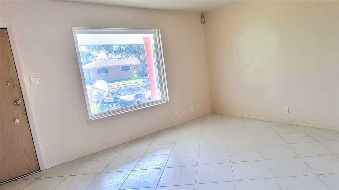 1226 Euclid Cir Property Photo 10