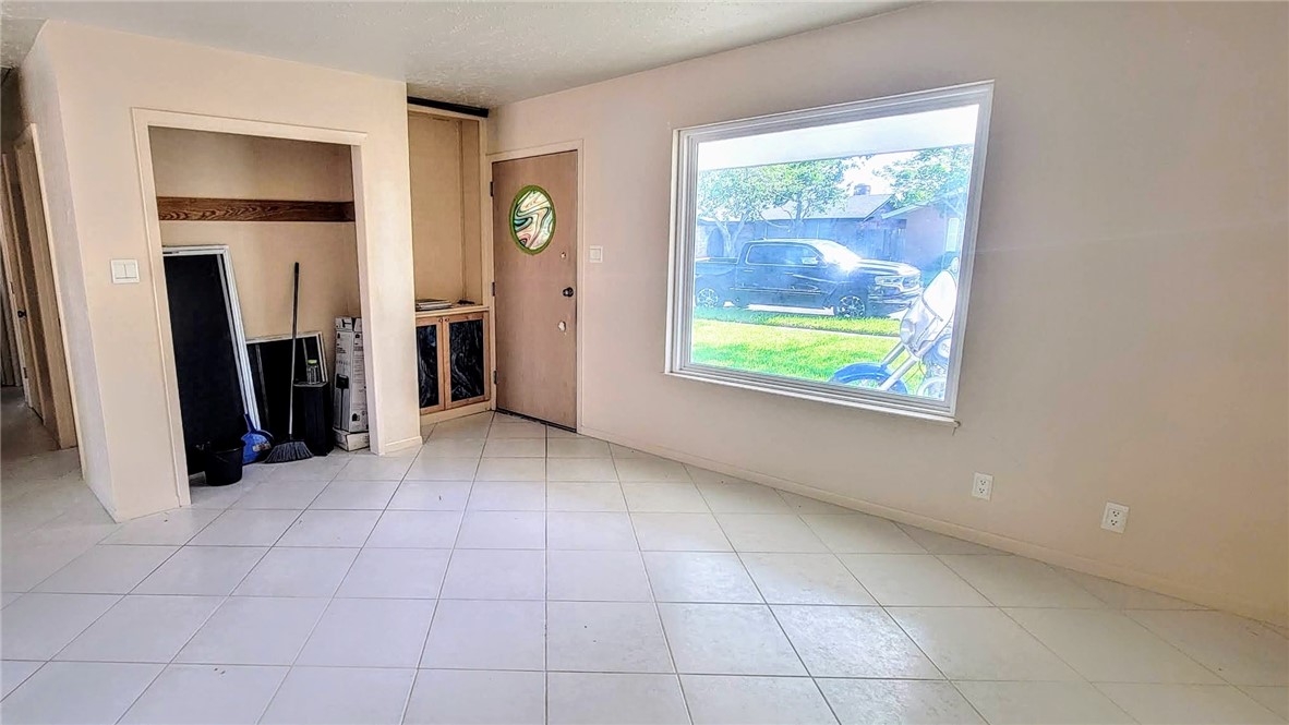 1226 Euclid Cir Property Photo 11