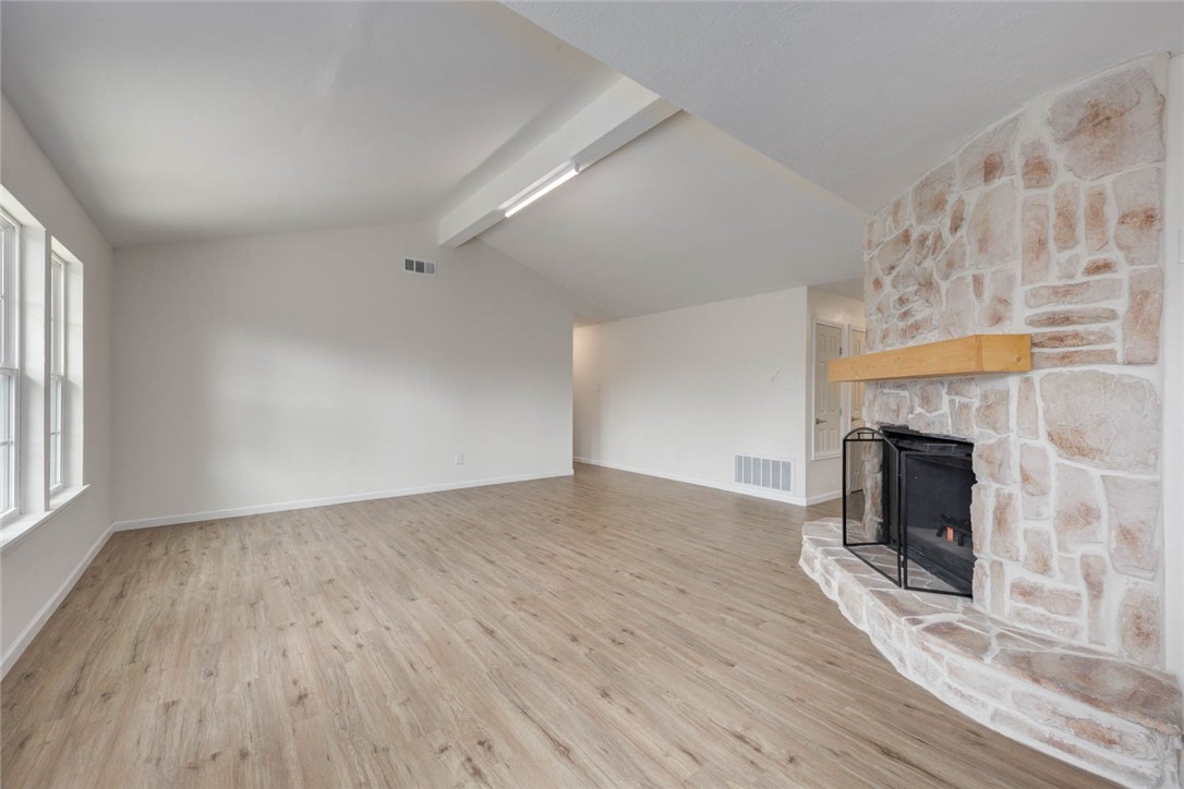 913 Knot Property Photo 7