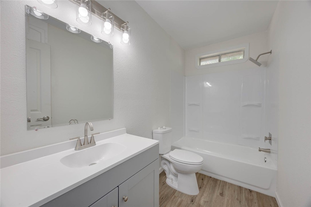 913 Knot Property Photo 14