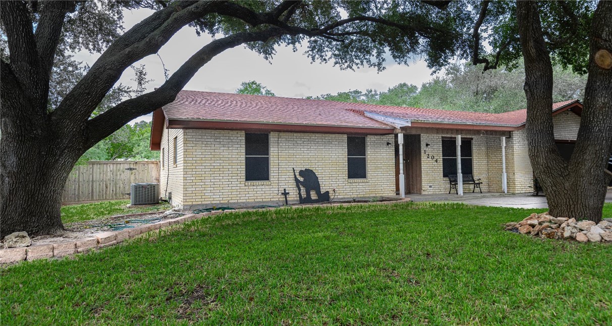 1204 Live Oak Dr Property Photo 32