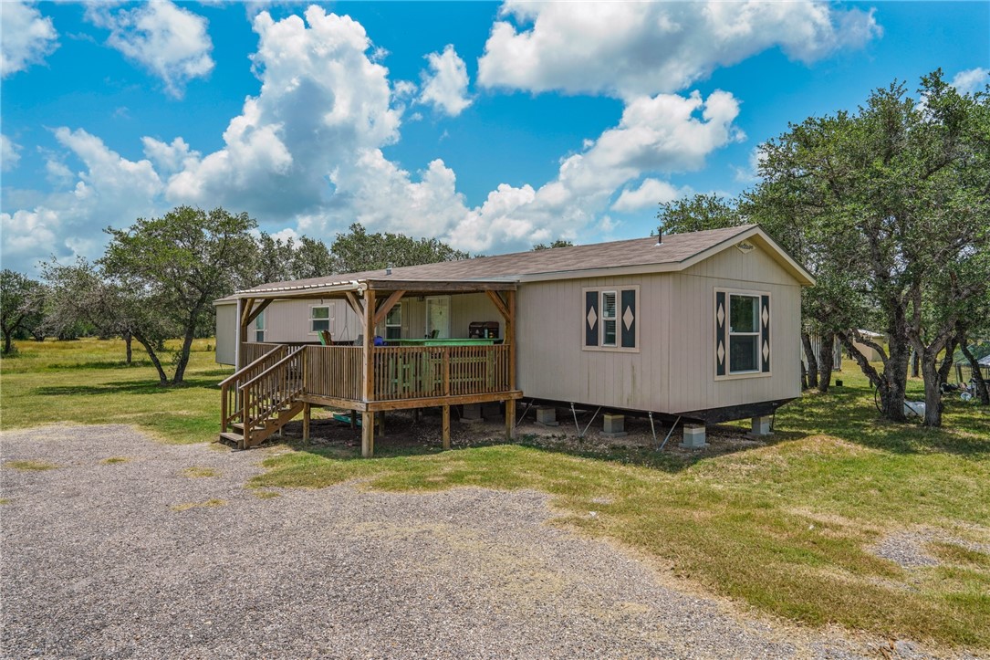 130 Old Goliad Rd. Property Photo 2