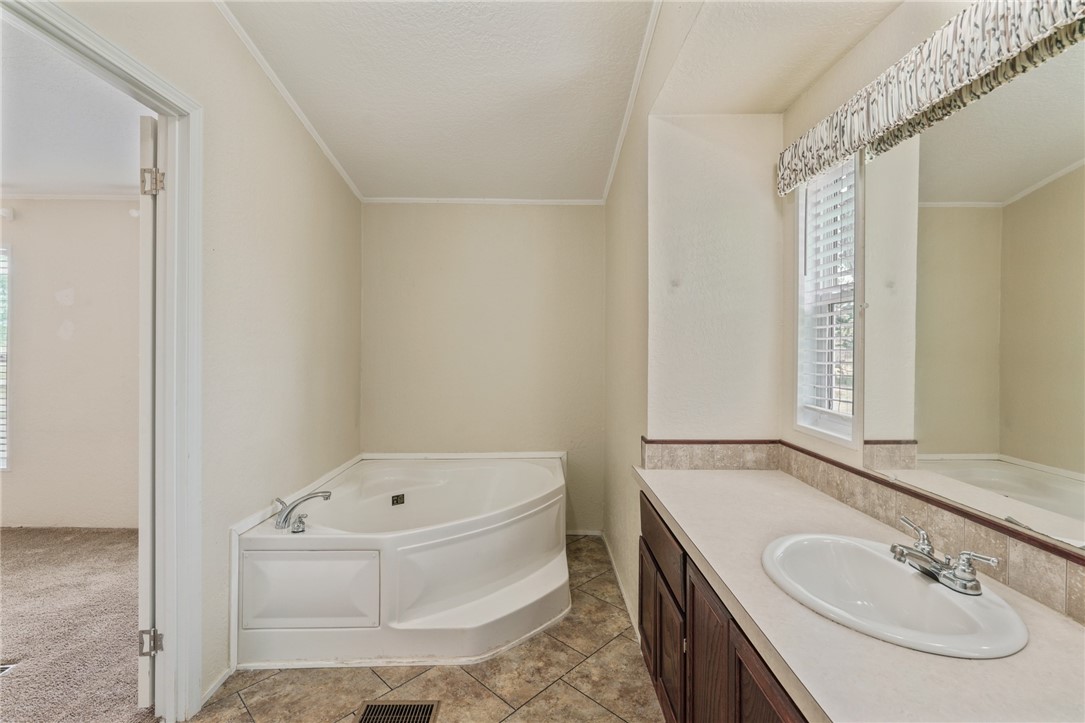 130 Old Goliad Rd. Property Photo 18