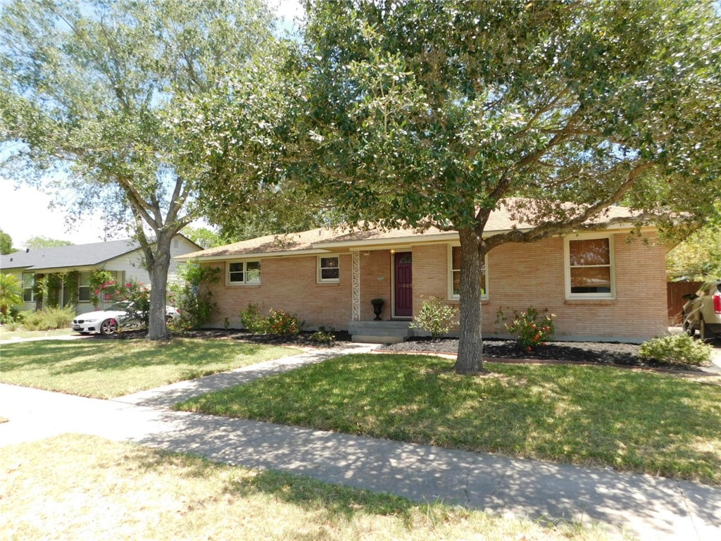 925 Wilshire Pl Property Photo 1