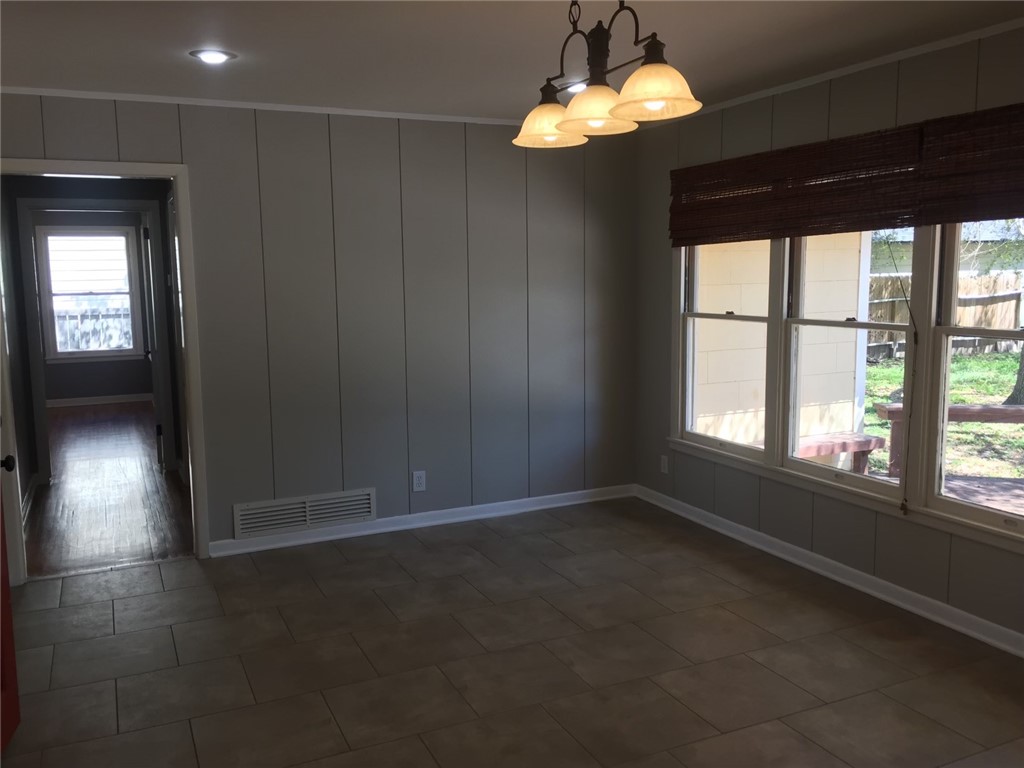 925 Wilshire Pl Property Photo 3