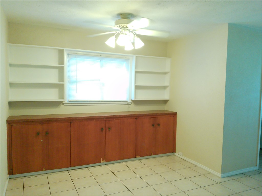4225 Warwick Dr Property Photo 3