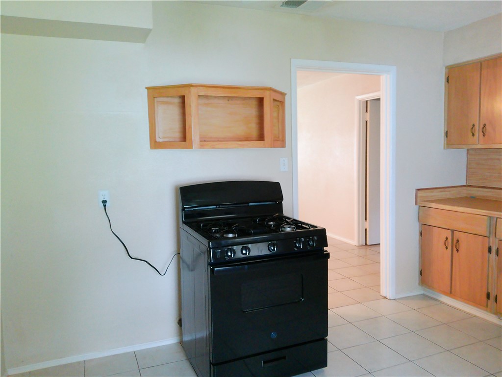 4225 Warwick Dr Property Photo 5