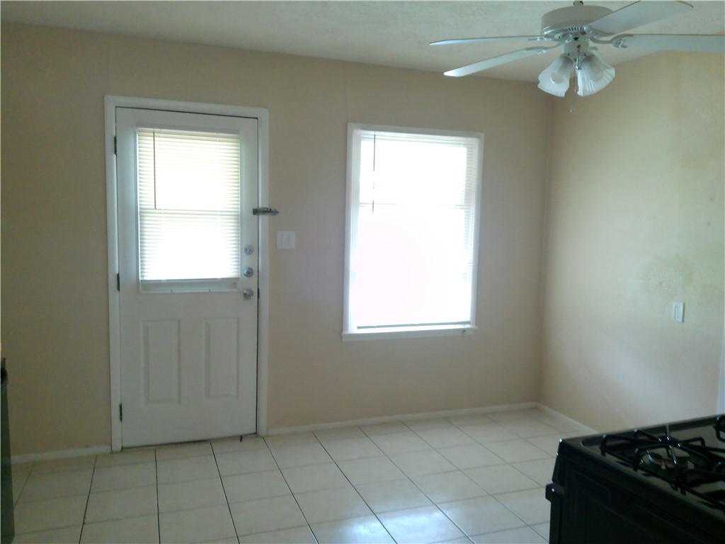 4225 Warwick Dr Property Photo 6