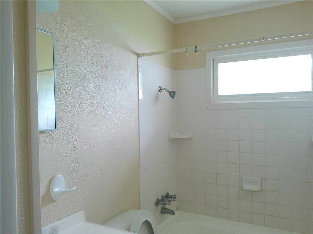 4225 Warwick Dr Property Photo 8