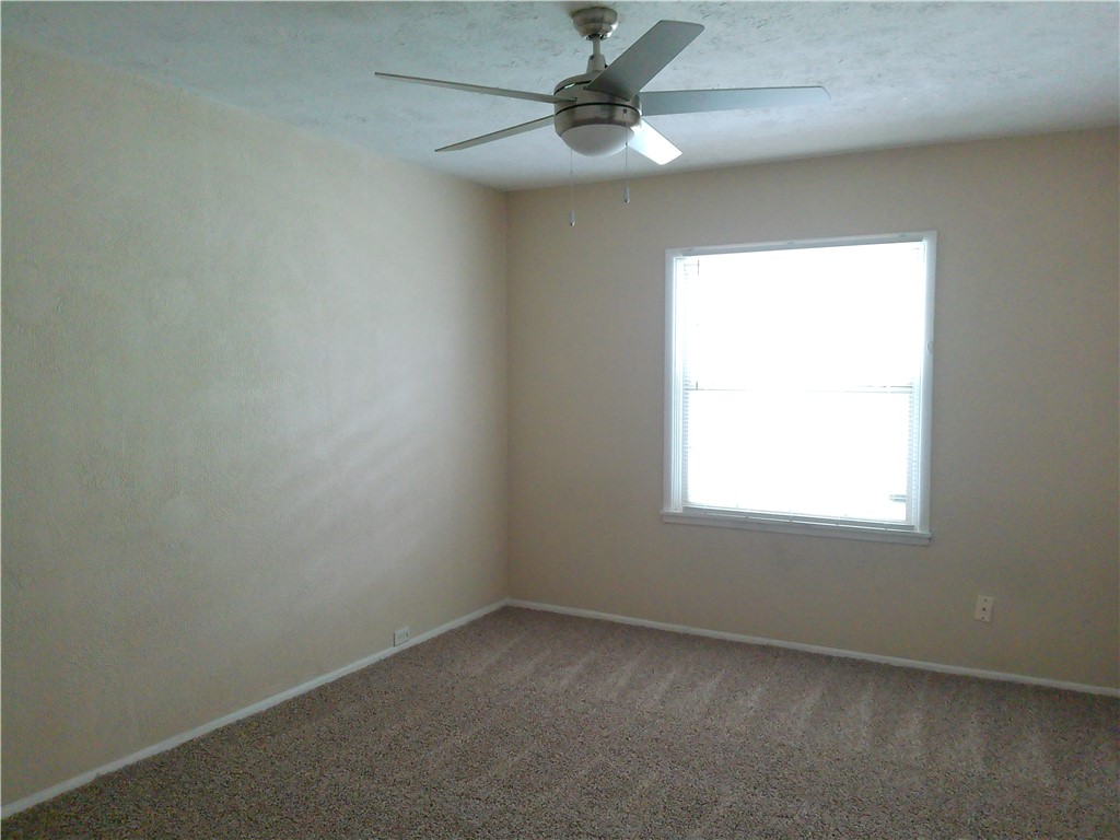 4225 Warwick Dr Property Photo 9