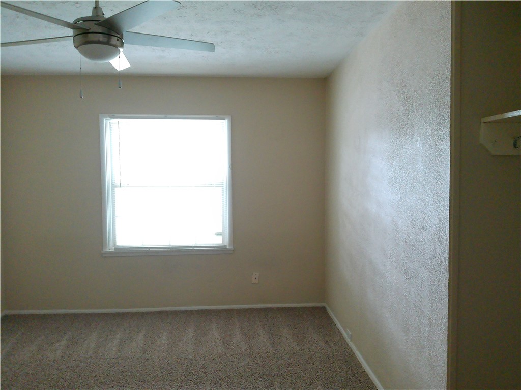 4225 Warwick Dr Property Photo 10