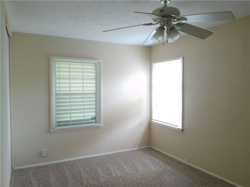 4225 Warwick Dr Property Photo 11