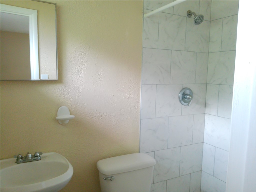 4225 Warwick Dr Property Photo 14