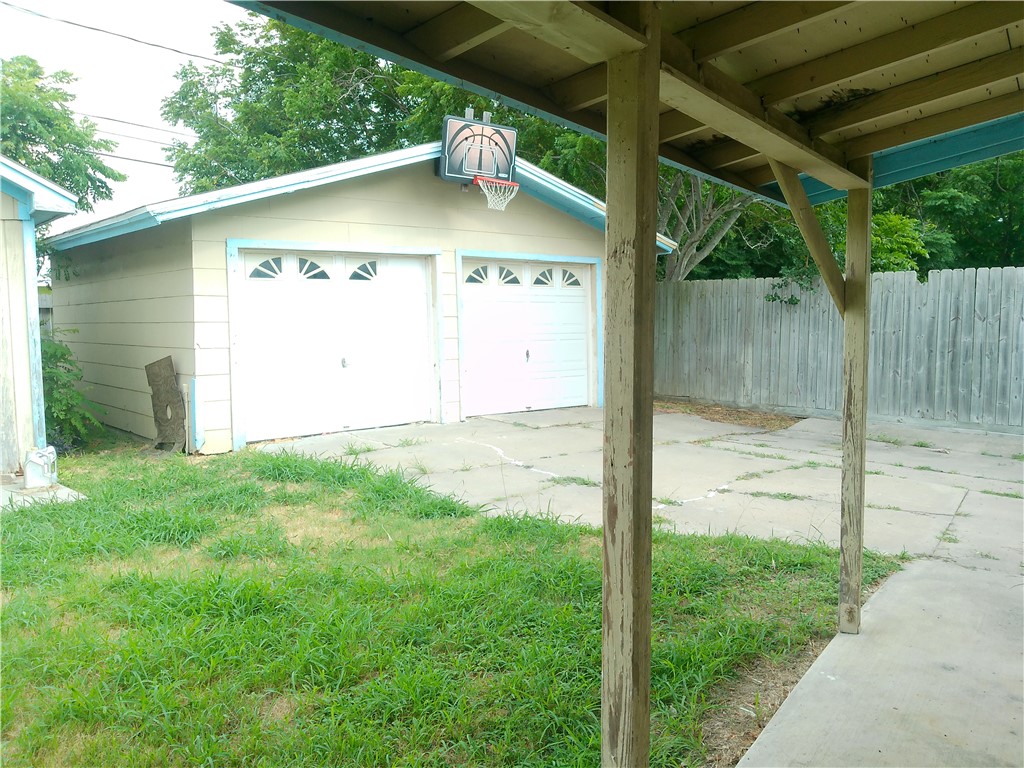 4225 Warwick Dr Property Photo 15