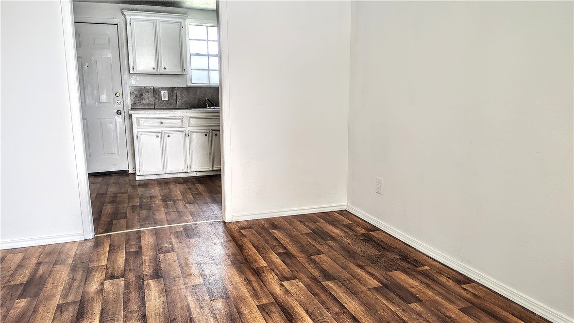 1025 E Fordyce Ave Property Photo 2
