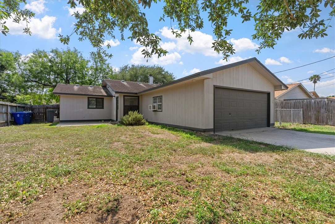2718 Wind Rock Dr Property Photo 2