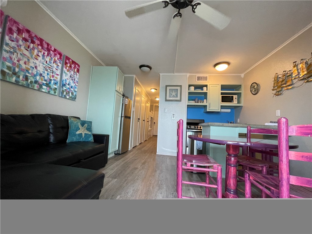 3938 Surfside Blvd Property Photo 6