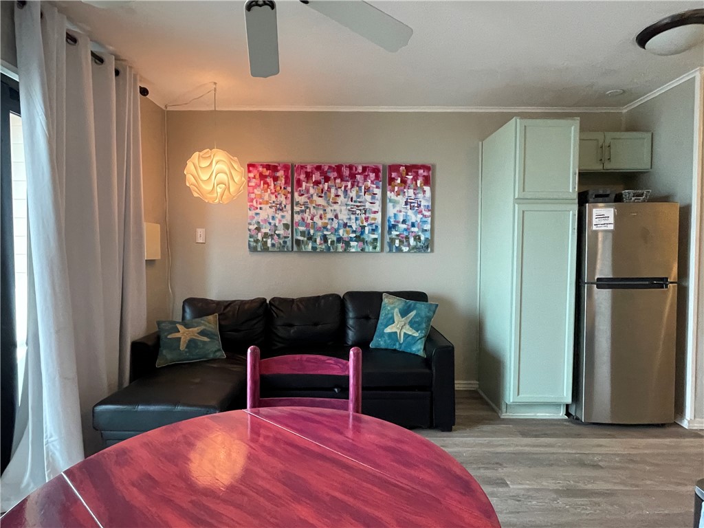 3938 Surfside Blvd Property Photo 7
