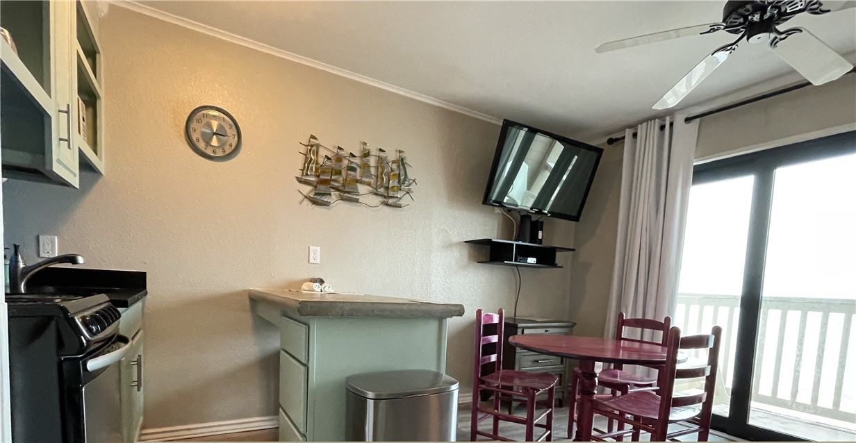3938 Surfside Blvd Property Photo 8