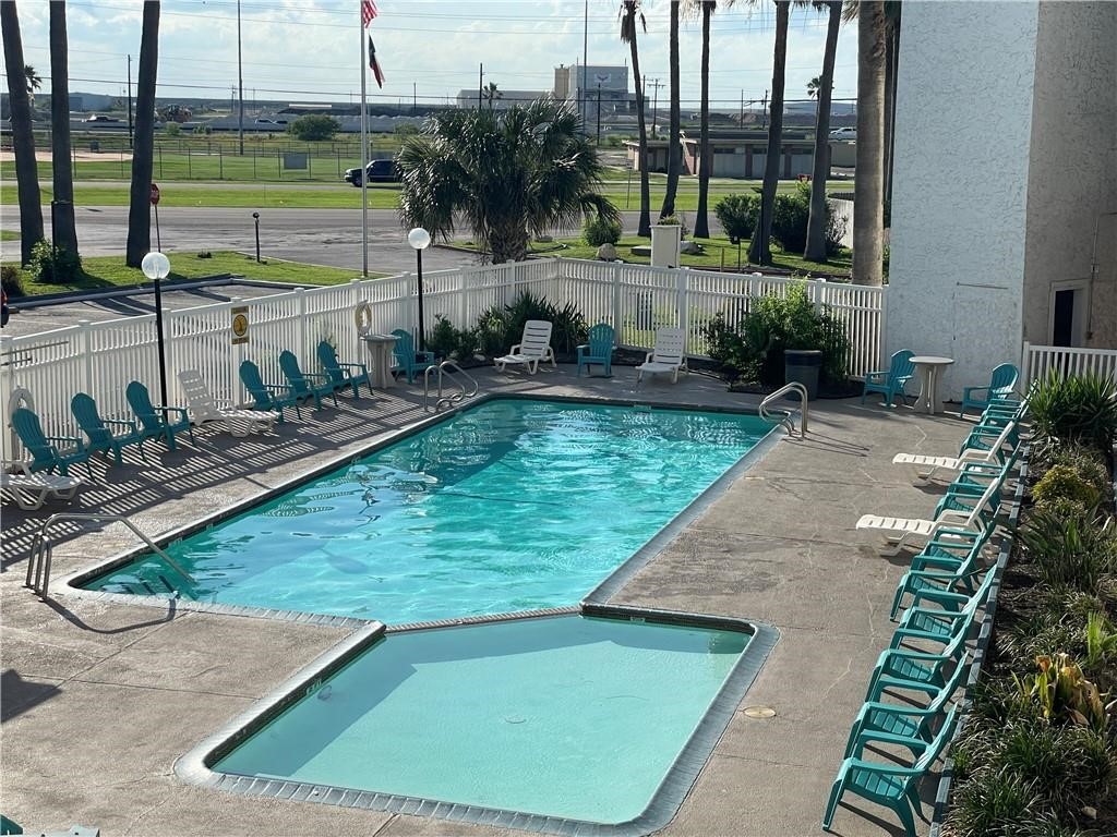 3938 Surfside Blvd Property Photo 37