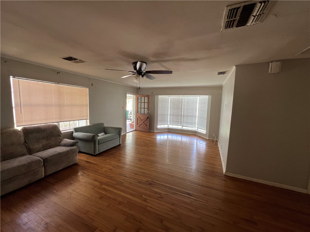 4817 Lansdown Dr Property Photo 4