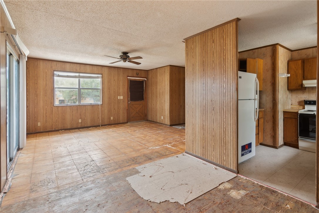 2204 County Road 1810 Property Photo 11