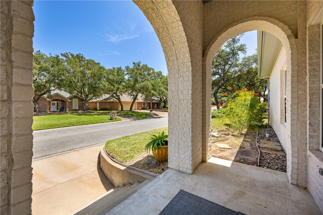 101 Bay Hills Dr Property Photo 3
